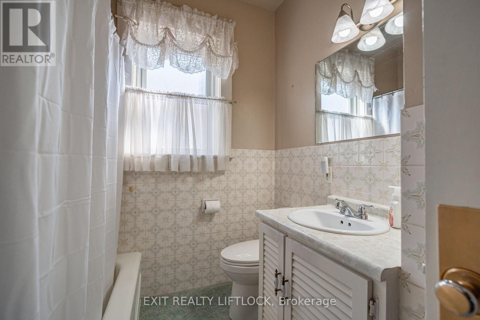 544 Douglas Avenue, Peterborough (Town Ward 3), Ontario  K9J 4L1 - Photo 18 - X12387627