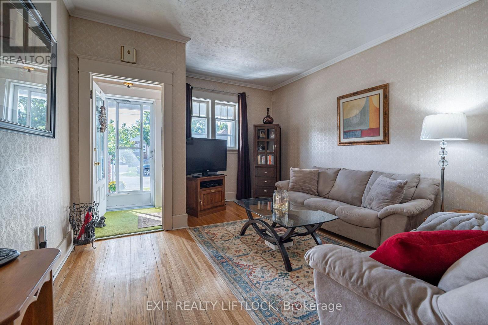 544 Douglas Avenue, Peterborough (Town Ward 3), Ontario  K9J 4L1 - Photo 4 - X12387627