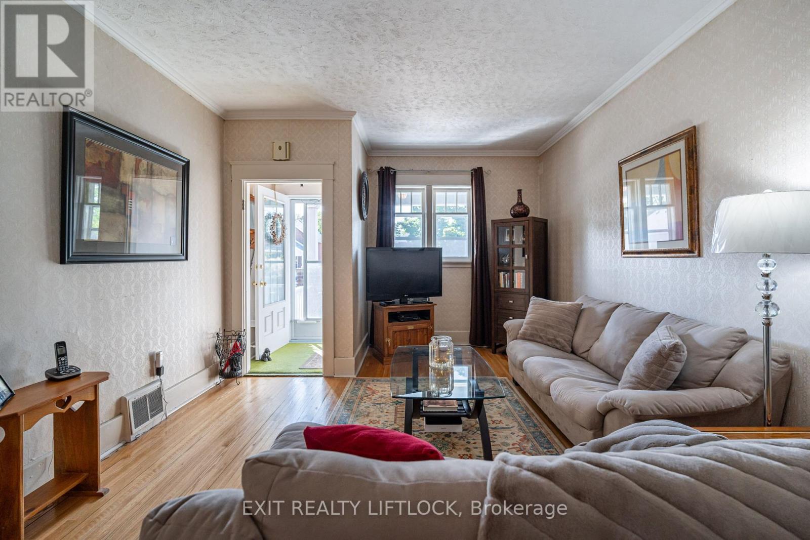 544 Douglas Avenue, Peterborough (Town Ward 3), Ontario  K9J 4L1 - Photo 5 - X12387627