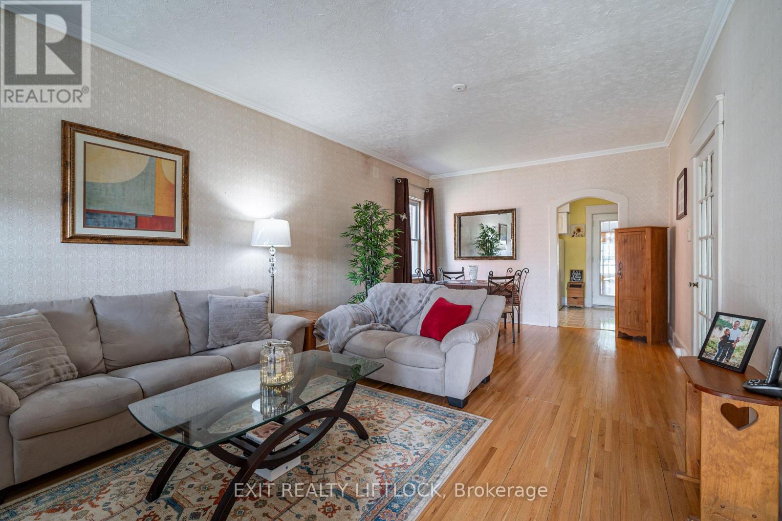 544 Douglas Avenue, Peterborough (Town Ward 3), Ontario  K9J 4L1 - Photo 6 - X12387627