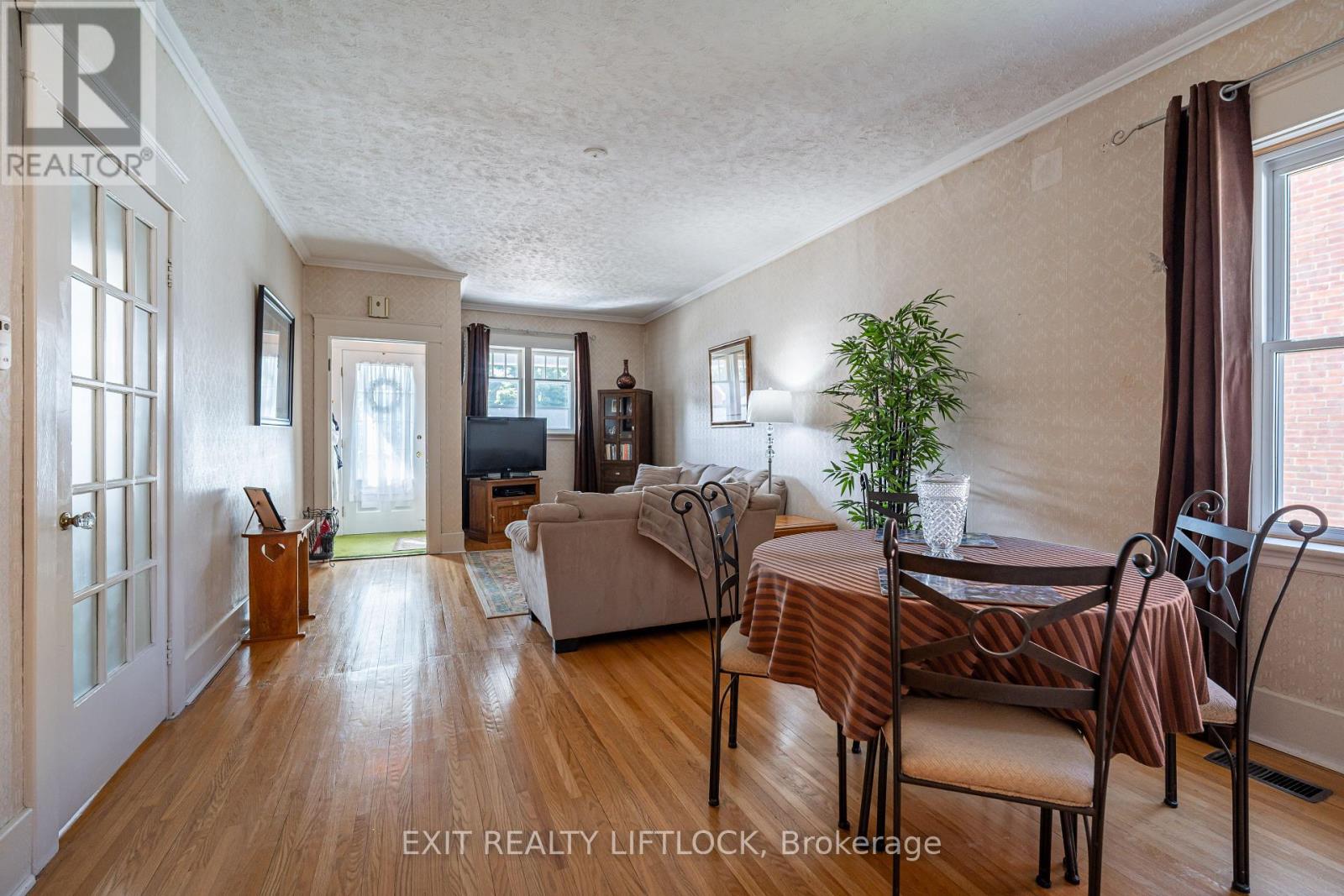 544 Douglas Avenue, Peterborough (Town Ward 3), Ontario  K9J 4L1 - Photo 8 - X12387627