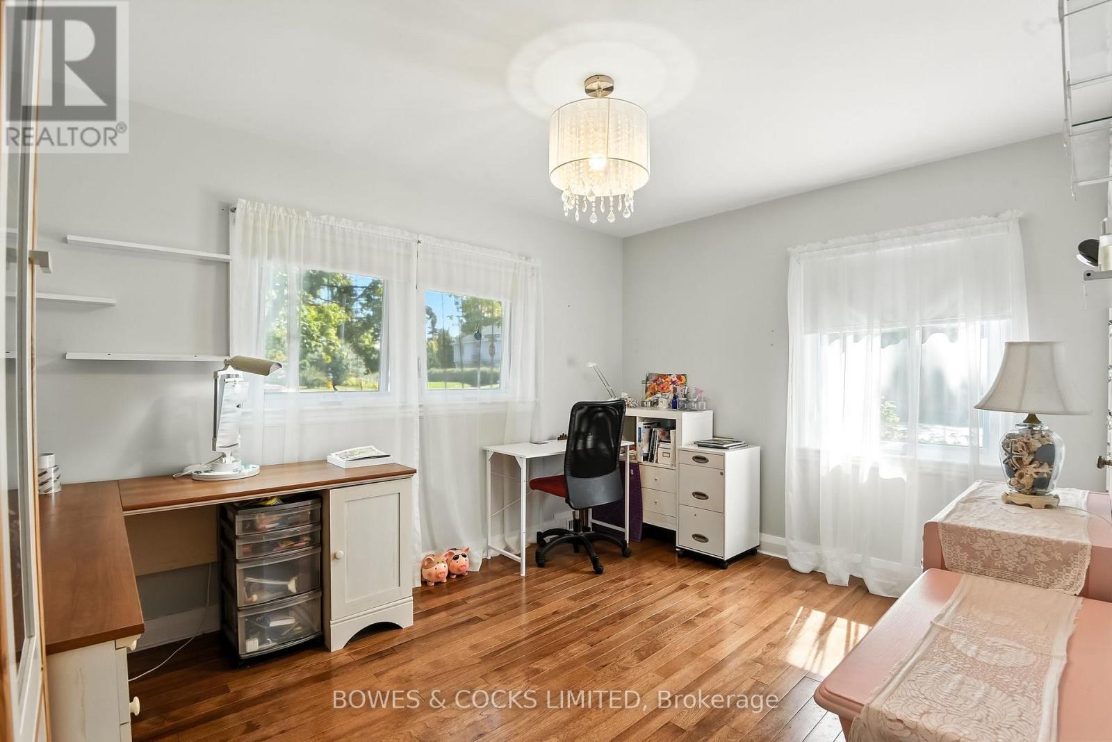 433 Manorhill Avenue, Peterborough (Town Ward 3), Ontario  K9J 6H7 - Photo 19 - X12387774