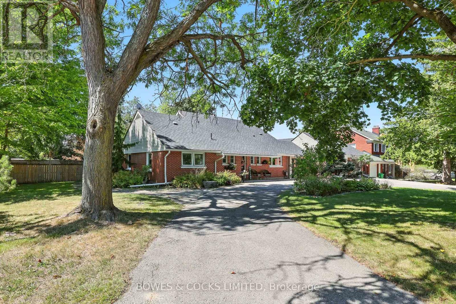433 Manorhill Avenue, Peterborough (Town Ward 3), Ontario  K9J 6H7 - Photo 2 - X12387774