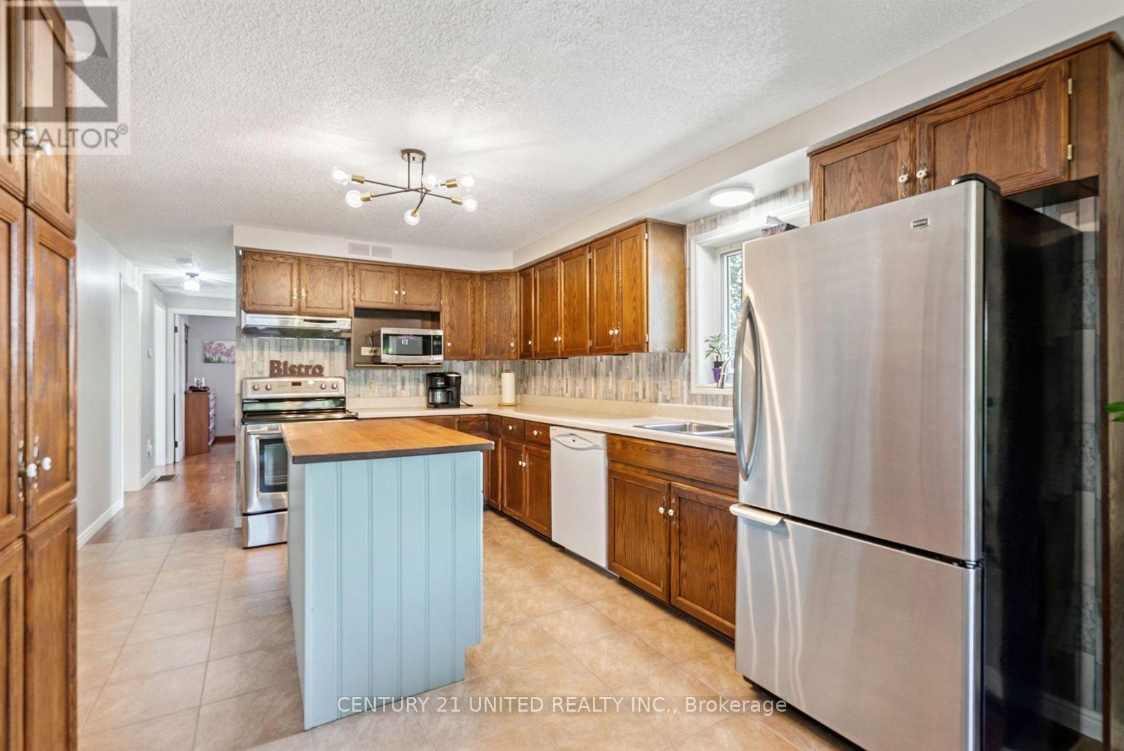 803 Crowley Crescent, Peterborough (Monaghan Ward 2), Ontario  K9J 6P5 - Photo 11 - X12387814