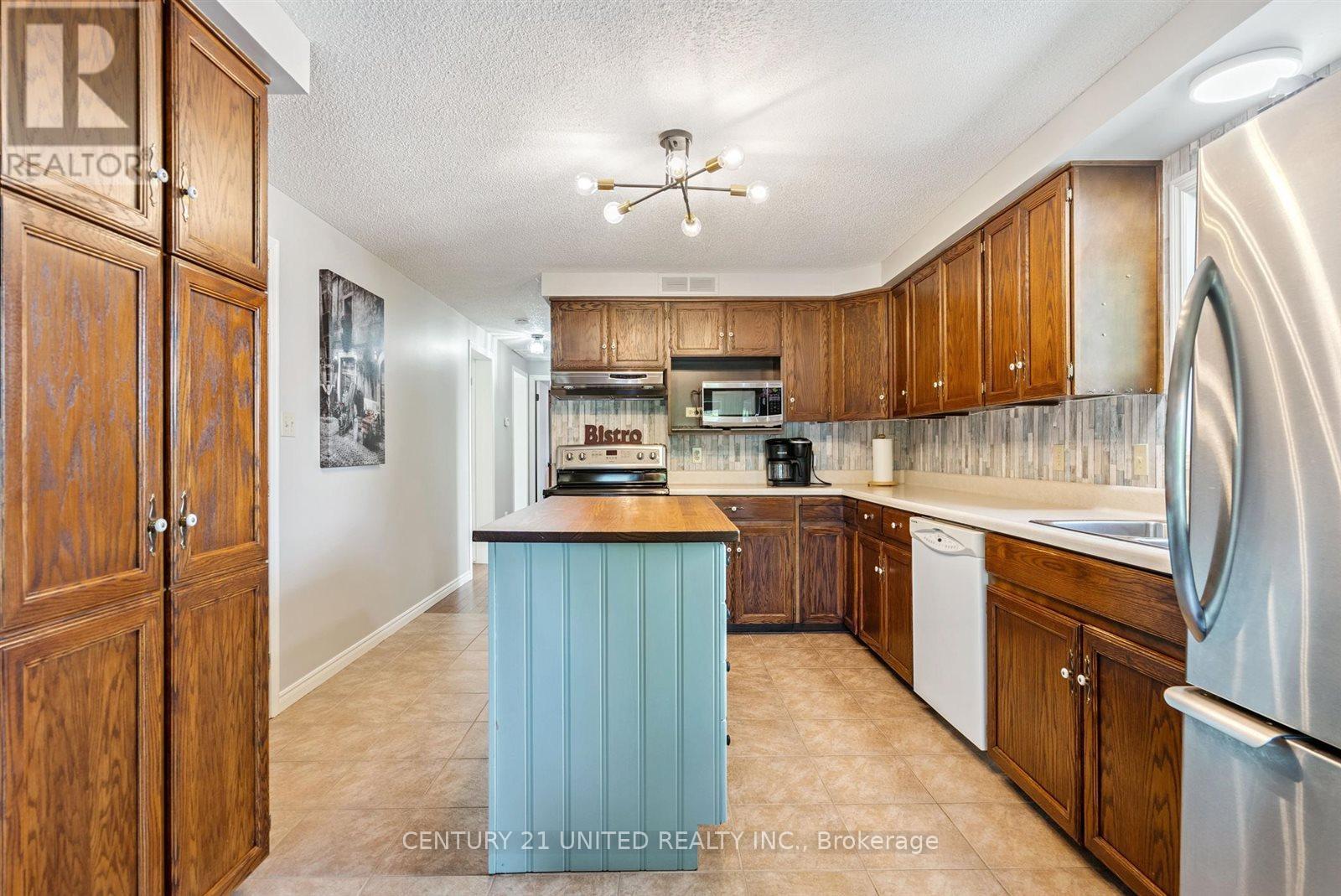 803 Crowley Crescent, Peterborough (Monaghan Ward 2), Ontario  K9J 6P5 - Photo 12 - X12387814