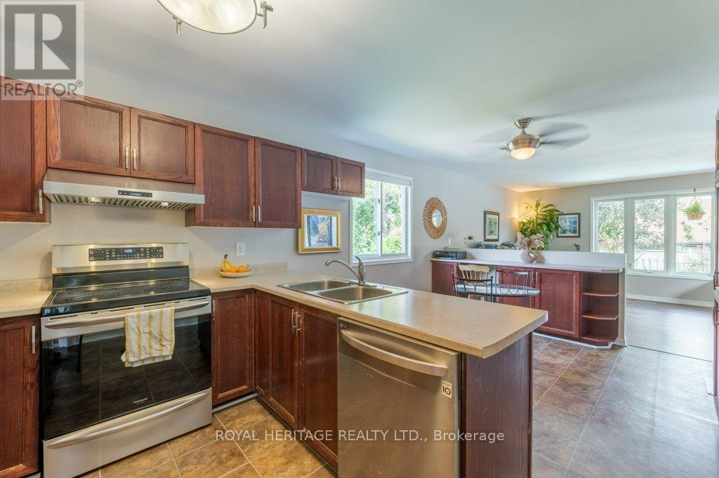 258 Franmor Drive, Peterborough (Ashburnham Ward 4), Ontario  K9H 7M3 - Photo 11 - X12387912