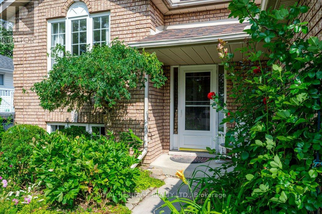 258 Franmor Drive, Peterborough (Ashburnham Ward 4), Ontario  K9H 7M3 - Photo 4 - X12387912
