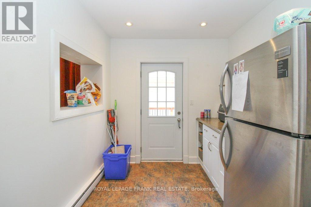 210 Mcdonnel Street, Peterborough (Town Ward 3), Ontario  K9H 2V9 - Photo 34 - X12388098
