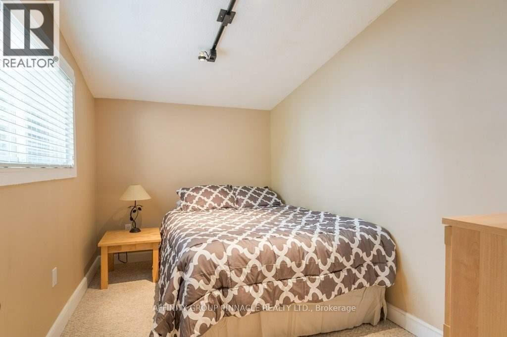 1 Rose Street, Kawartha Lakes (Lindsay), Ontario  K9V 4R6 - Photo 12 - X12388319