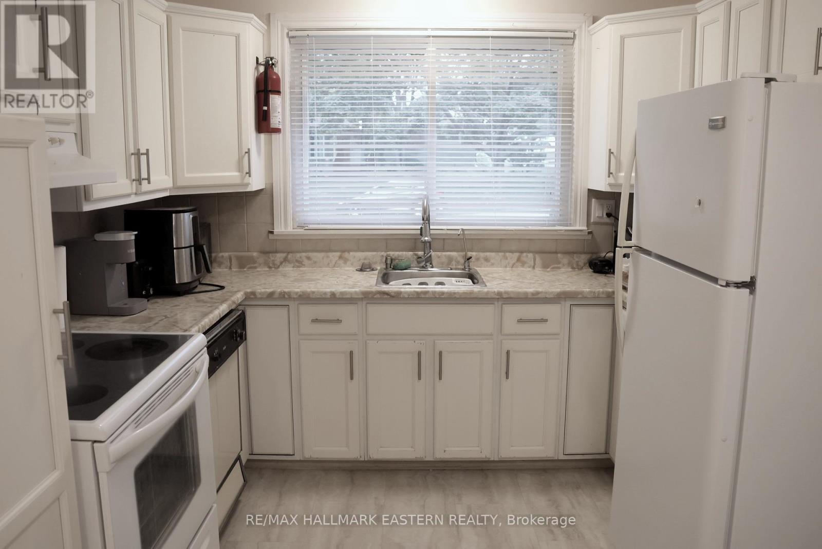 350 Dominion Crescent, Peterborough (Northcrest Ward 5), Ontario  K9H 5H1 - Photo 10 - X12388327