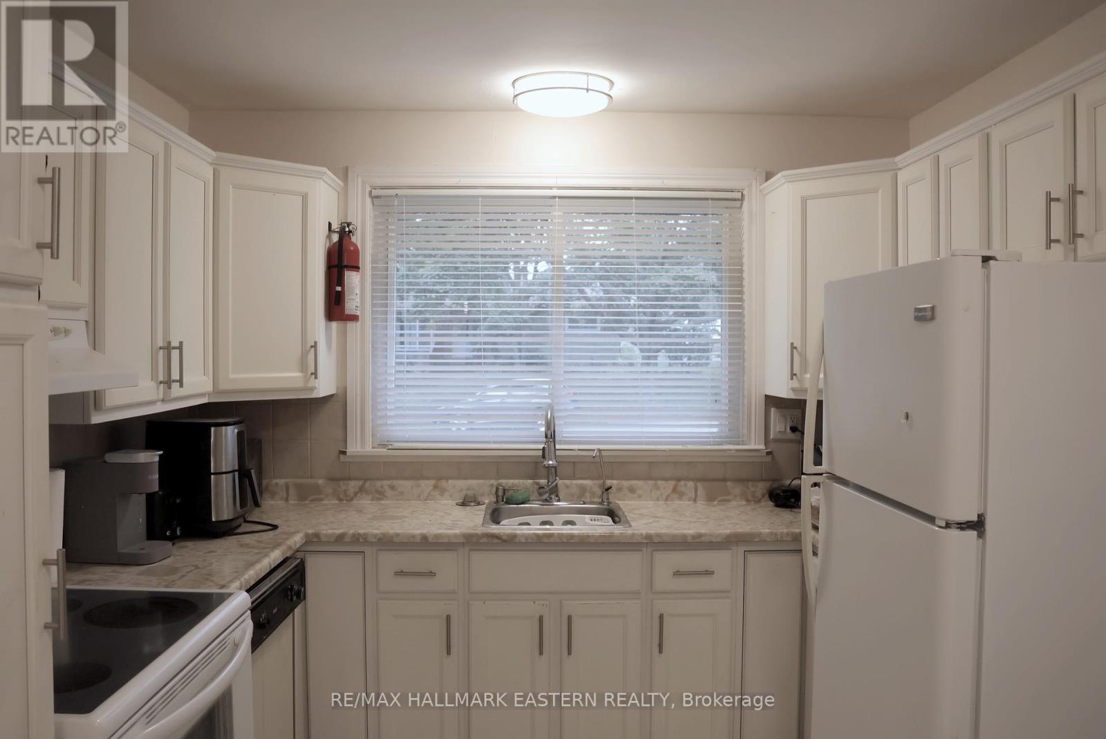 350 Dominion Crescent, Peterborough (Northcrest Ward 5), Ontario  K9H 5H1 - Photo 11 - X12388327
