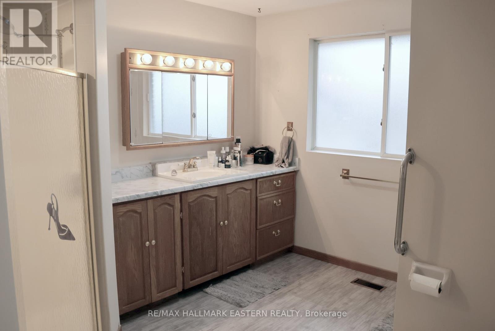 350 Dominion Crescent, Peterborough (Northcrest Ward 5), Ontario  K9H 5H1 - Photo 17 - X12388327