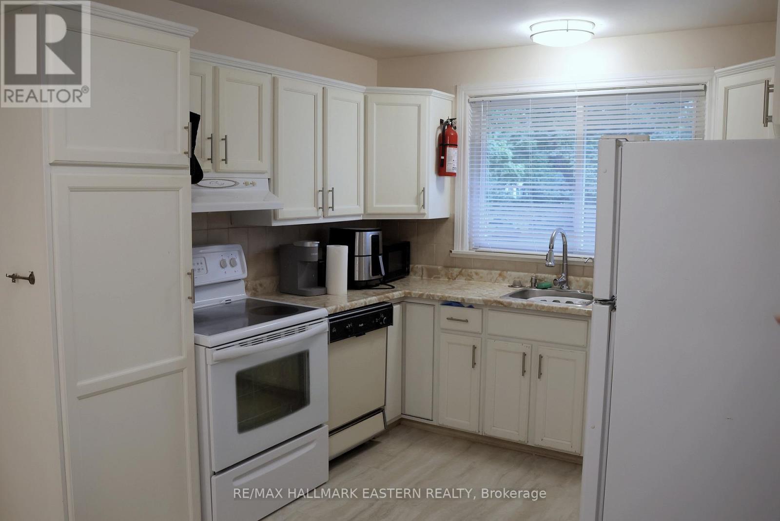 350 Dominion Crescent, Peterborough (Northcrest Ward 5), Ontario  K9H 5H1 - Photo 9 - X12388327
