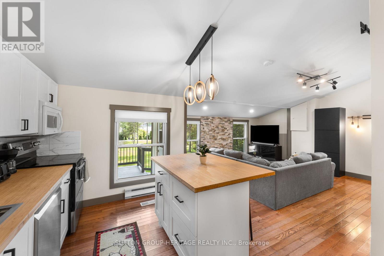 682 North Shore Drive E, Otonabee-South Monaghan, Ontario  K0L 1B0 - Photo 10 - X12388169