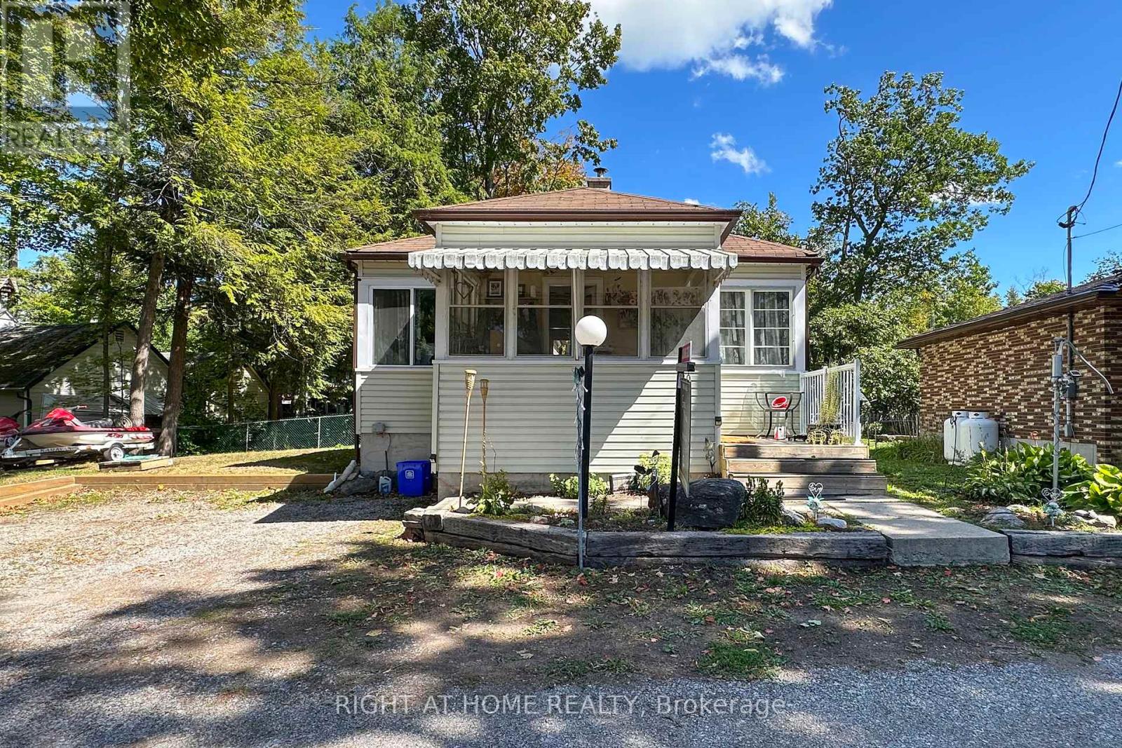3 Dover Street, Kawartha Lakes (Fenelon), Ontario  K9V 4R6 - Photo 1 - X12388244
