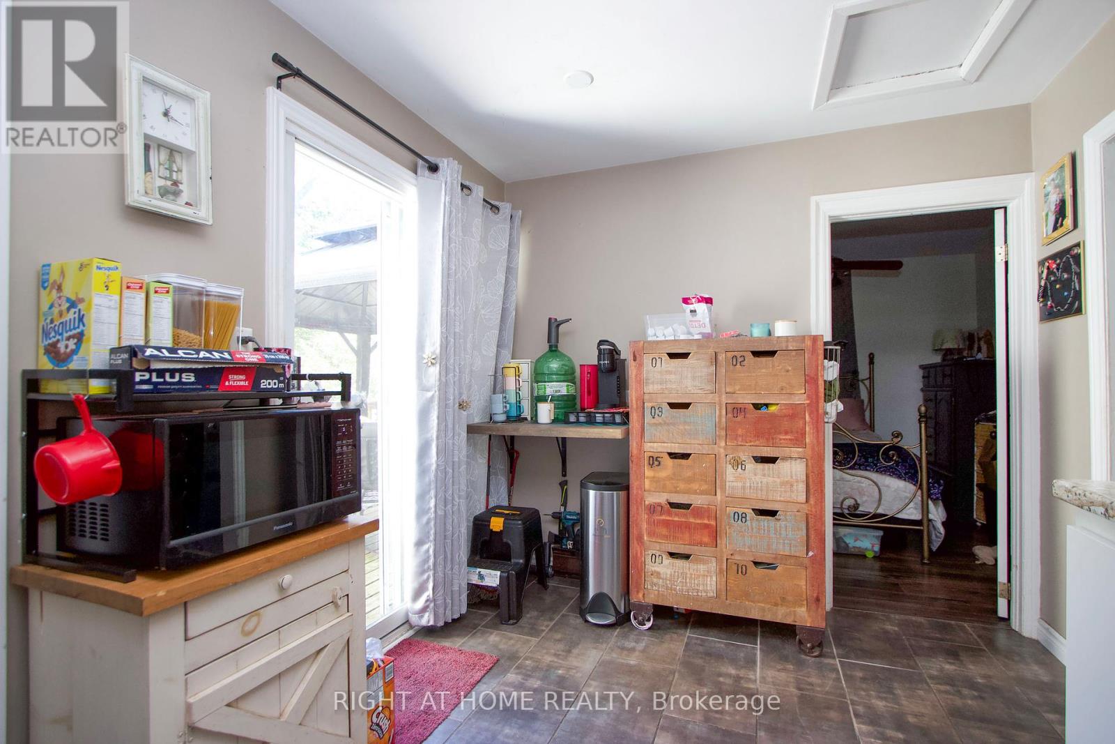 3 Dover Street, Kawartha Lakes (Fenelon), Ontario  K9V 4R6 - Photo 10 - X12388244