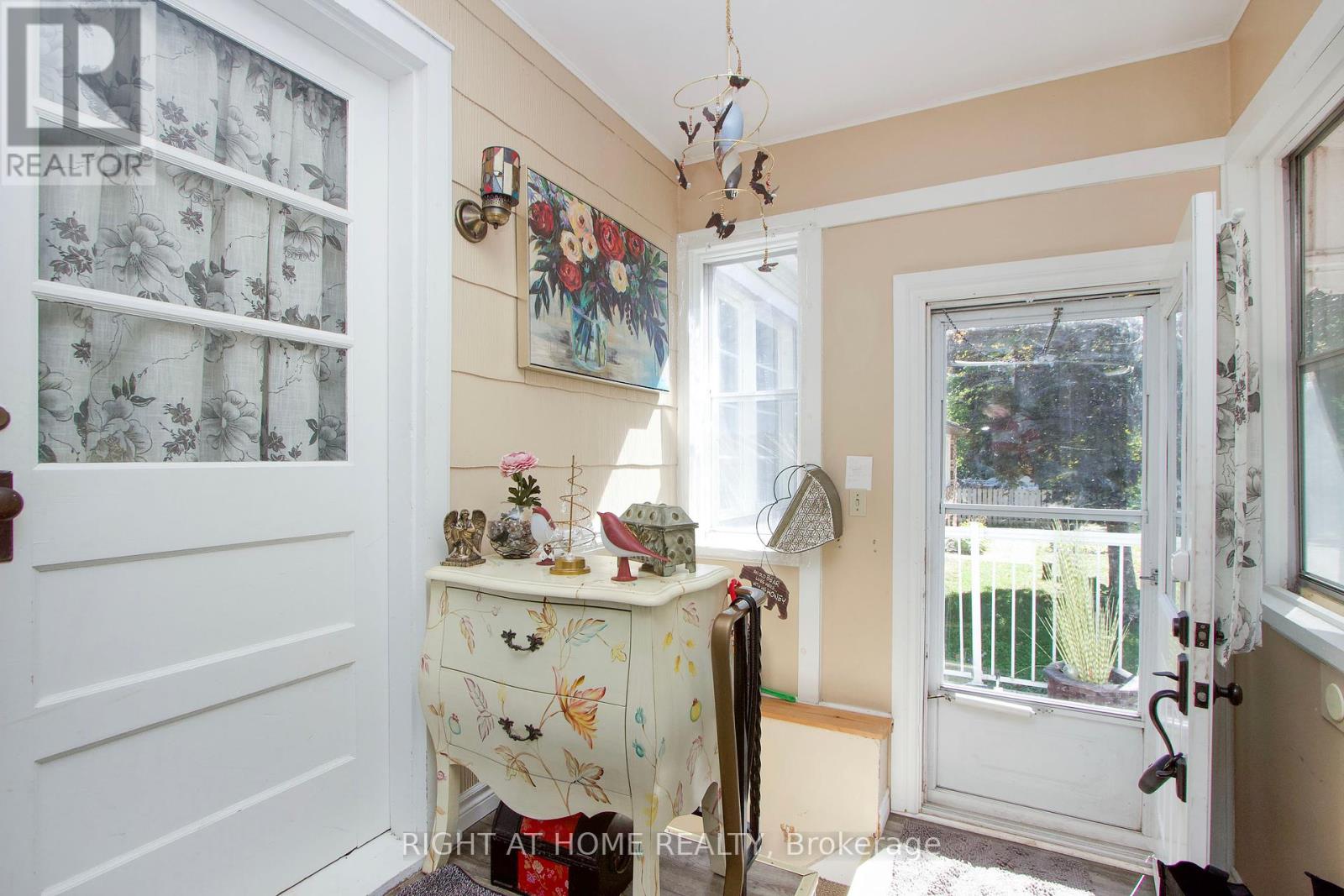 3 Dover Street, Kawartha Lakes (Fenelon), Ontario  K9V 4R6 - Photo 3 - X12388244