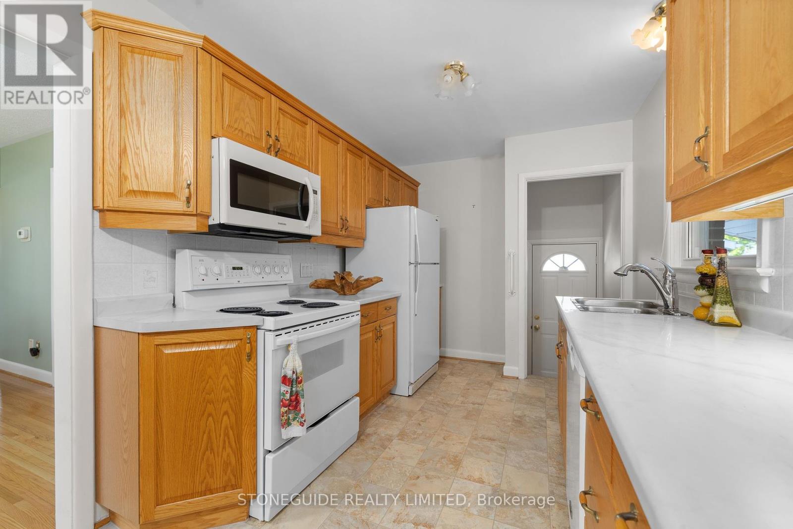 5 Armour Court, Kawartha Lakes (Lindsay), Ontario  K9V 1N9 - Photo 14 - X12388488