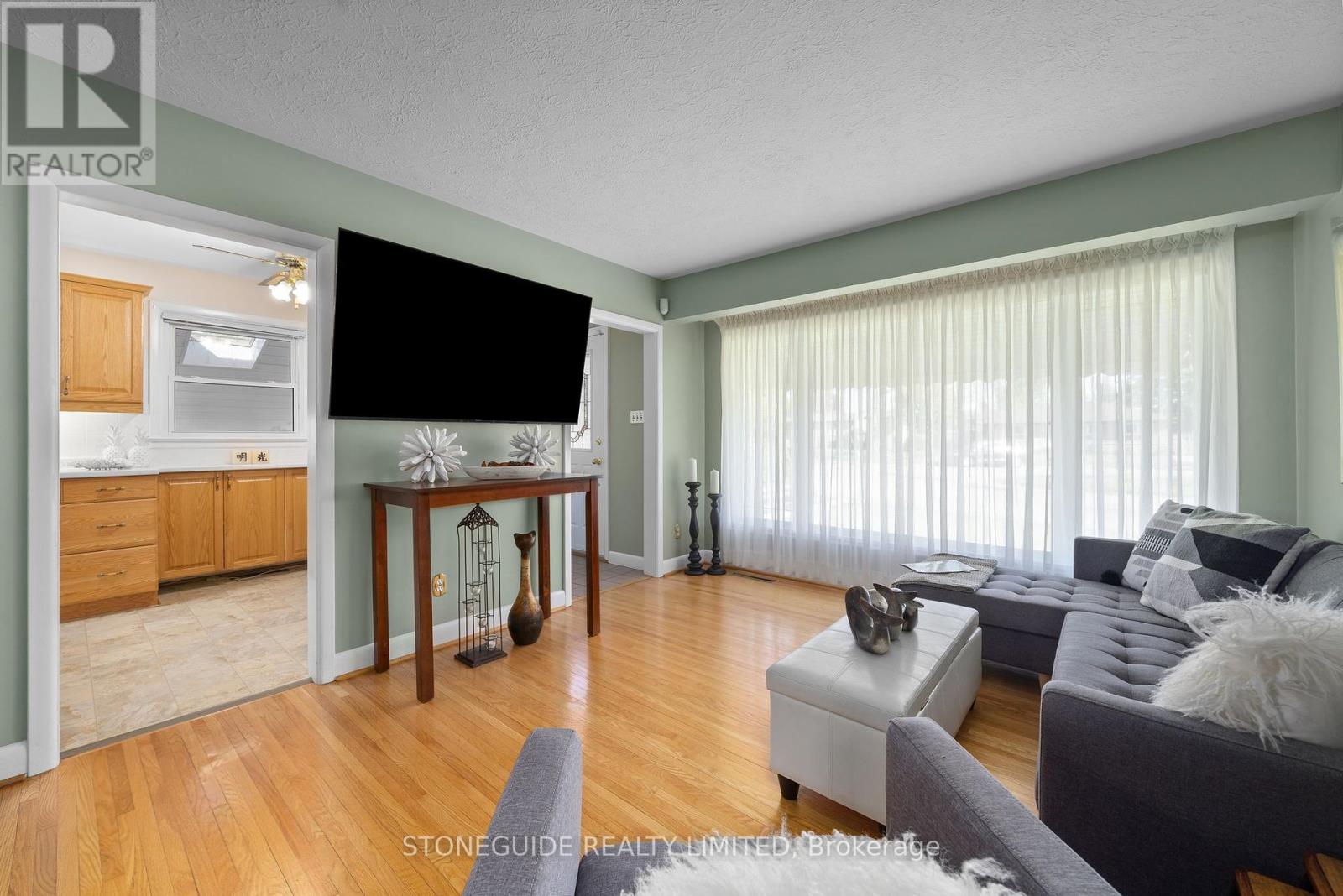 5 Armour Court, Kawartha Lakes (Lindsay), Ontario  K9V 1N9 - Photo 7 - X12388488