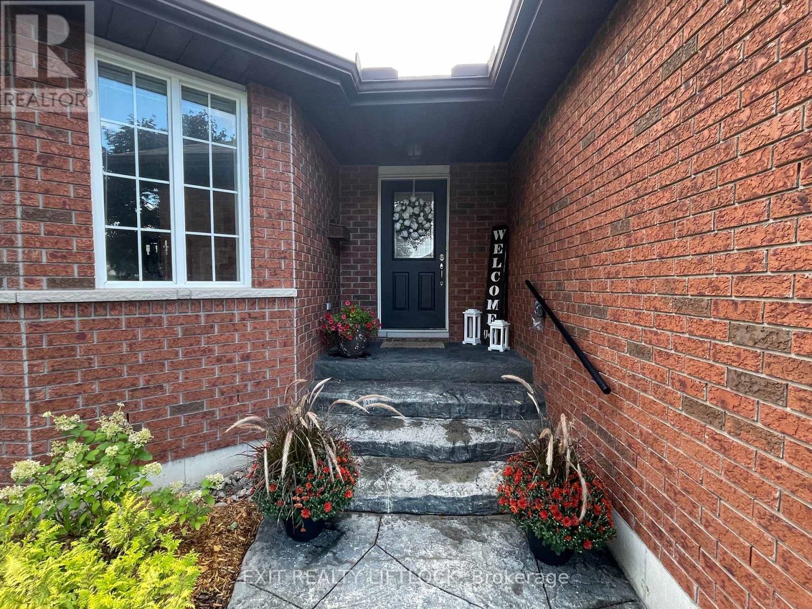 1373 Hetherington Drive, Peterborough (Northcrest Ward 5), Ontario  K9L 1Z5 - Photo 2 - X12388533