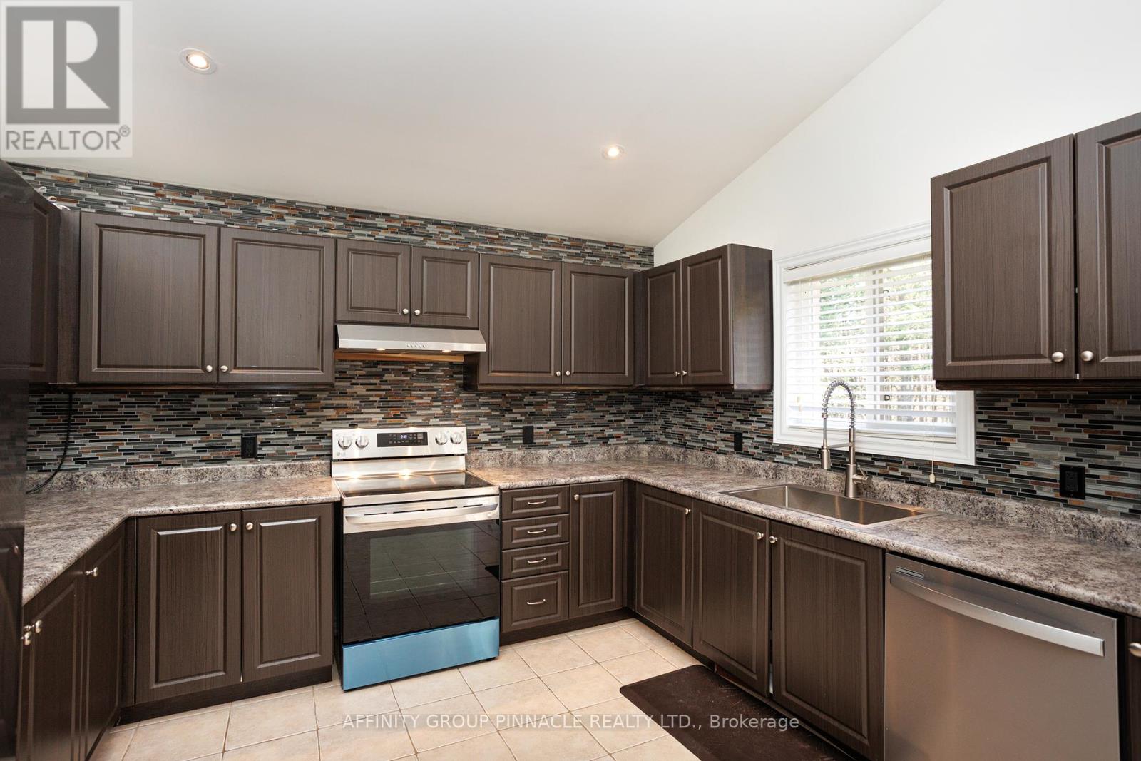 103 Cook Street, Kawartha Lakes (Lindsay), Ontario  K9V 0K8 - Photo 22 - X12388918