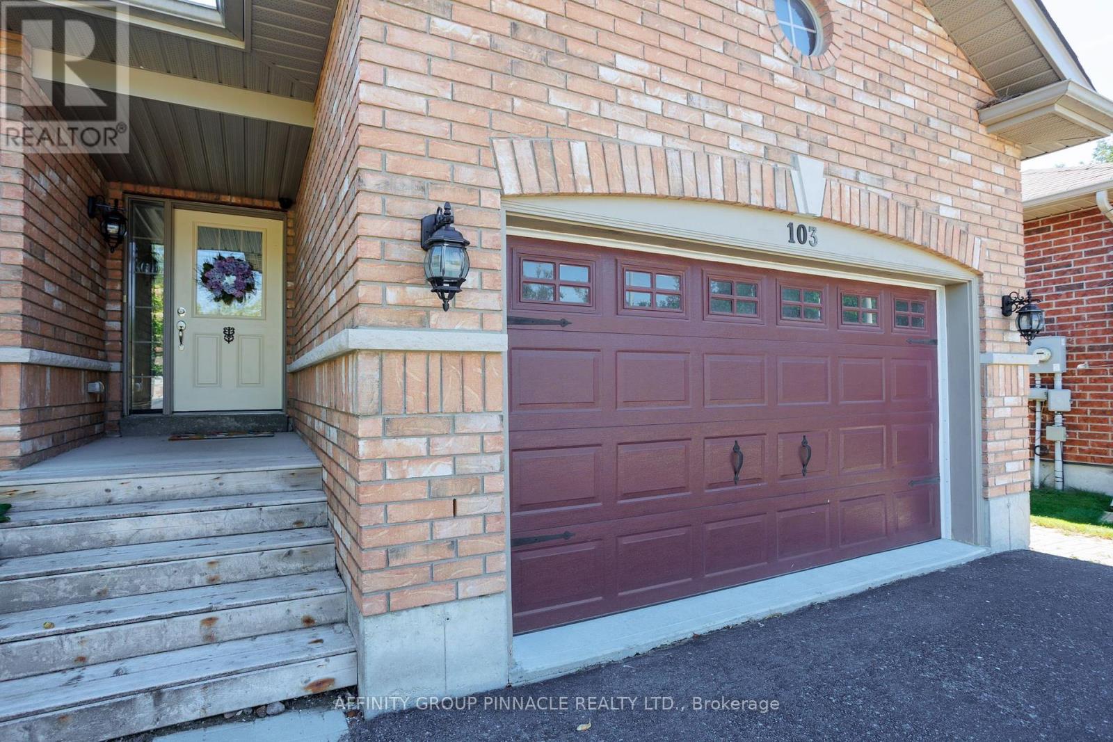 103 Cook Street, Kawartha Lakes (Lindsay), Ontario  K9V 0K8 - Photo 3 - X12388918