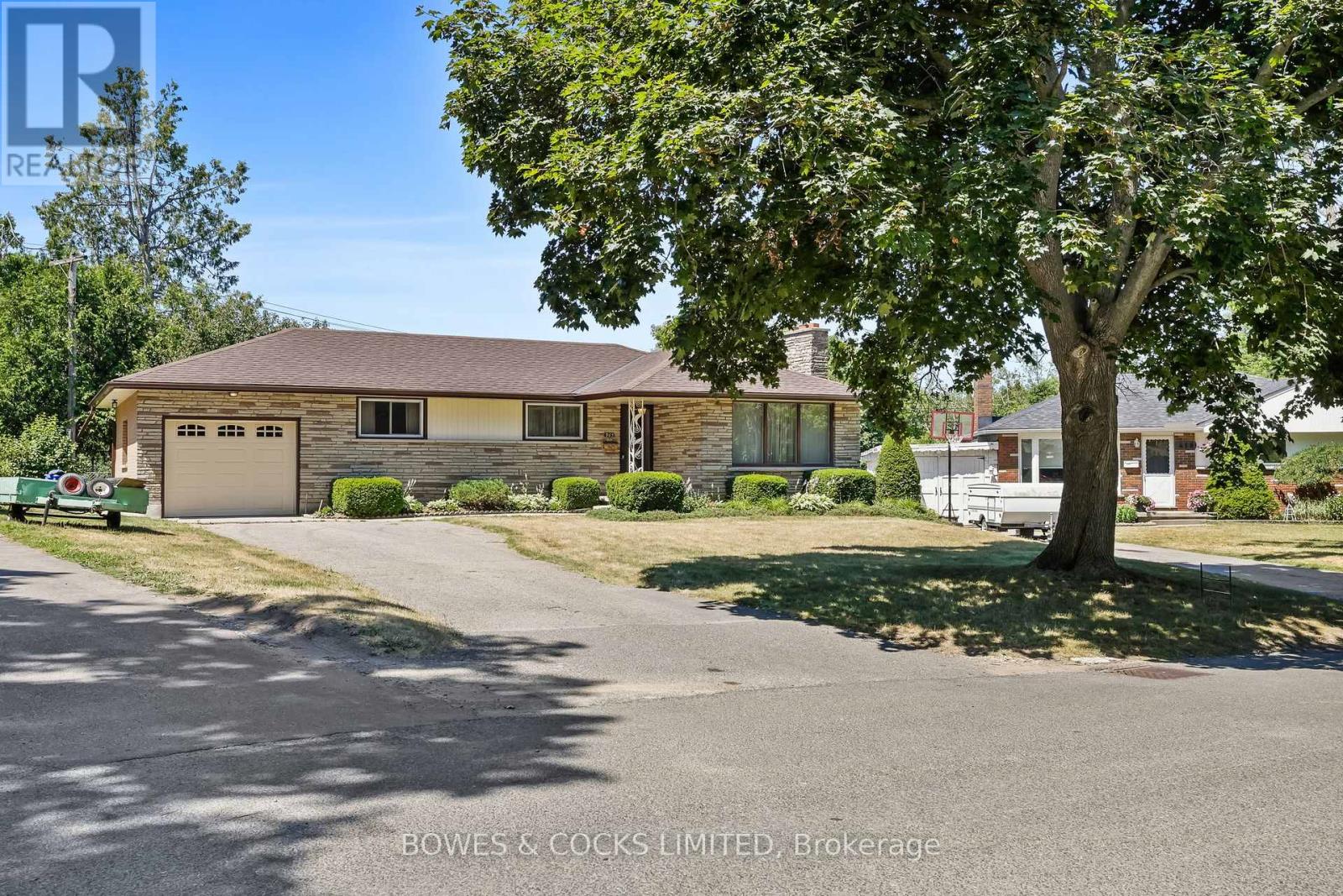 905 Glenholme Avenue, Peterborough (Northcrest Ward 5), Ontario  K9H 5M4 - Photo 2 - X12389461