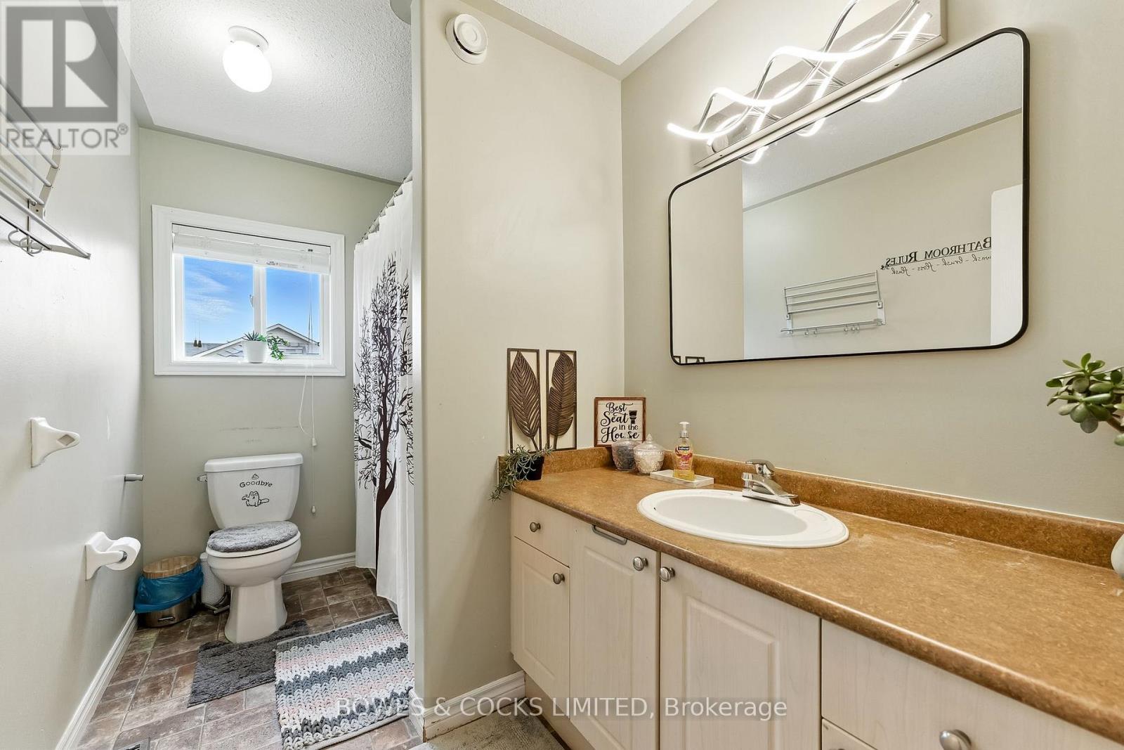 210 Farrier Crescent, Peterborough (Northcrest Ward 5), Ontario  K9L 0A6 - Photo 25 - X12389497