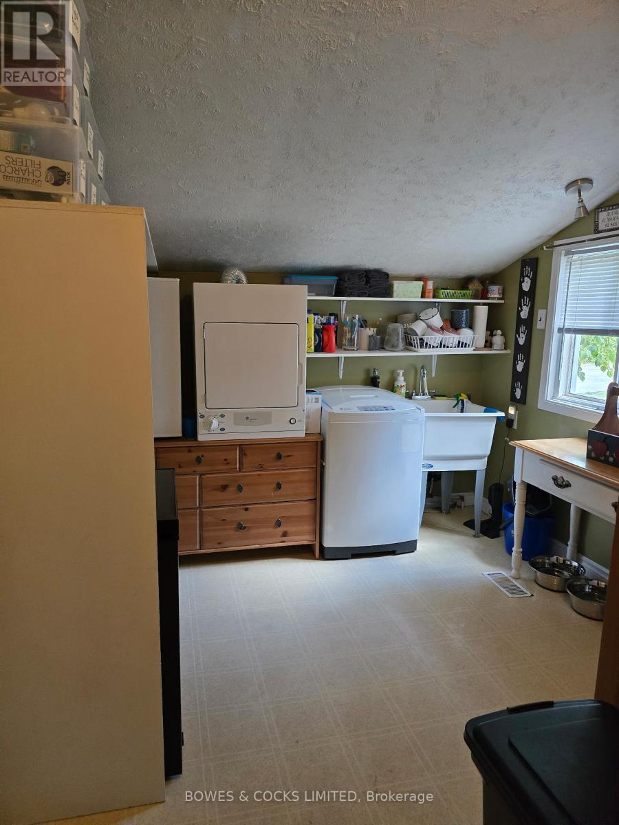 33 Maple Grove Road, Kawartha Lakes (Lindsay), Ontario  K9V 4R6 - Photo 14 - X12389682