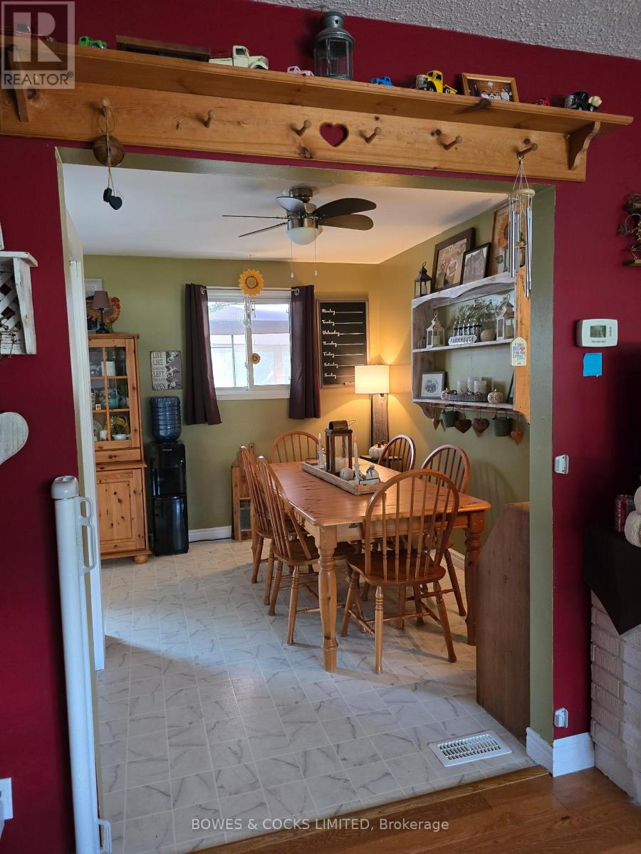 33 Maple Grove Road, Kawartha Lakes (Lindsay), Ontario  K9V 4R6 - Photo 6 - X12389682