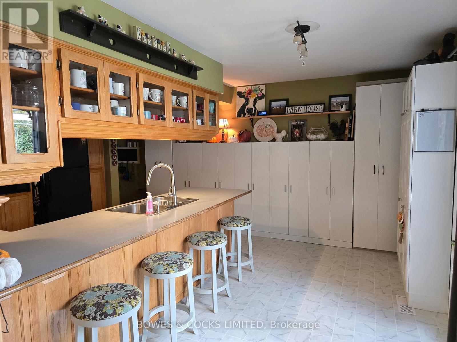 33 Maple Grove Road, Kawartha Lakes (Lindsay), Ontario  K9V 4R6 - Photo 9 - X12389682