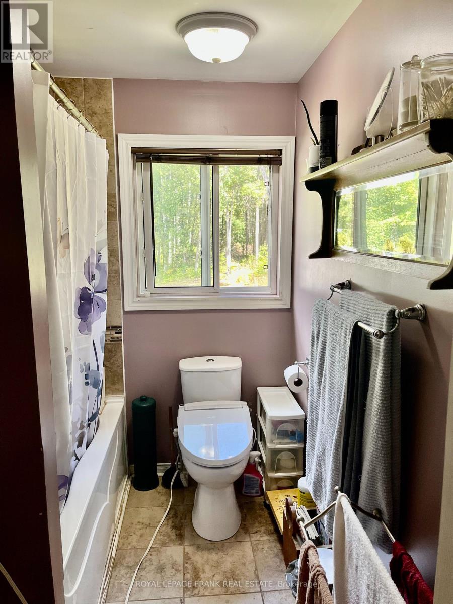 1630 Musclow Greenview Road, Hastings Highlands (Monteagle Ward), Ontario  K0L 1C0 - Photo 18 - X12389923