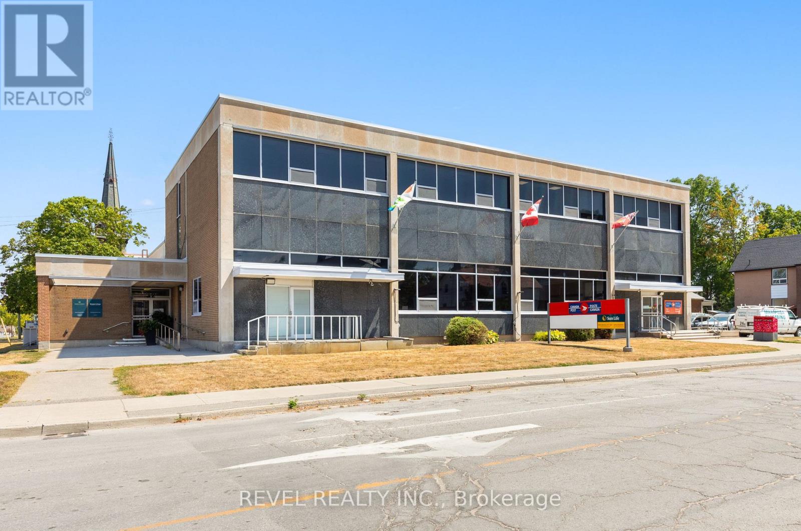 Upper 2 - 34 Cambridge Street S, Kawartha Lakes (Lindsay), Ontario  K9V 3B8 - Photo 1 - X12390698