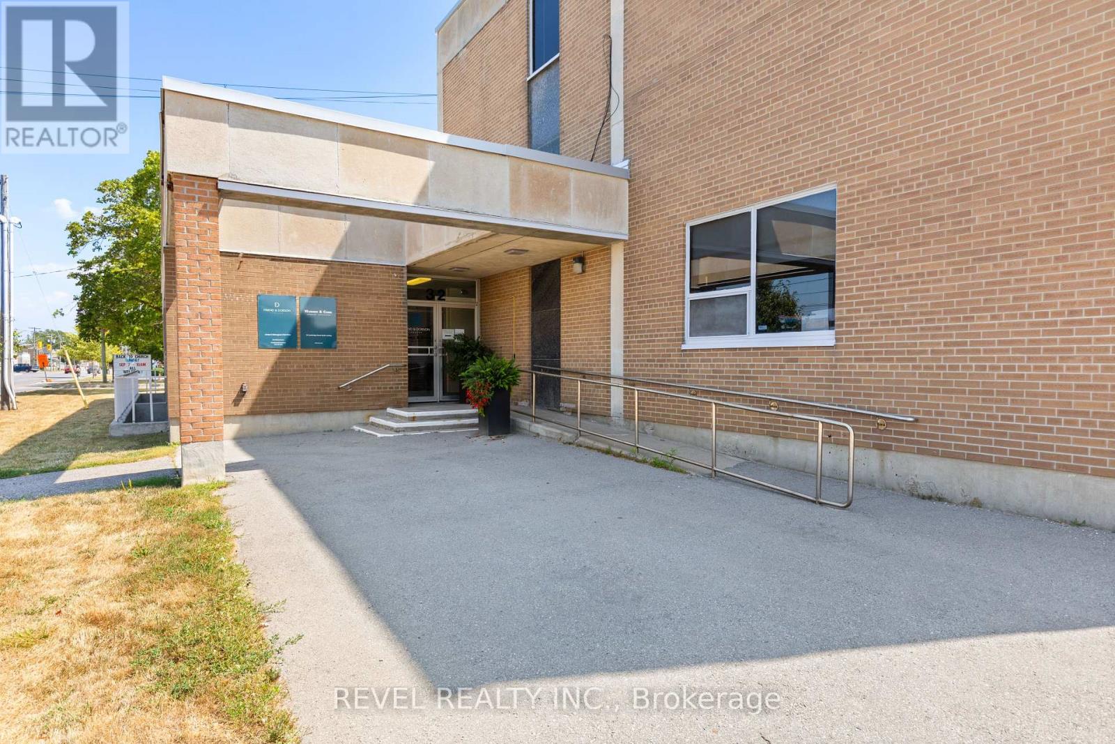 Upper 2 - 34 Cambridge Street S, Kawartha Lakes (Lindsay), Ontario  K9V 3B8 - Photo 3 - X12390698