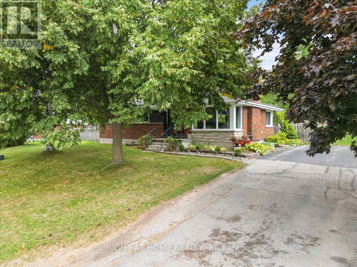 155 Cromwell Street, Trent Hills (Campbellford), Ontario  K0L 1L0 - Photo 2 - X12390826