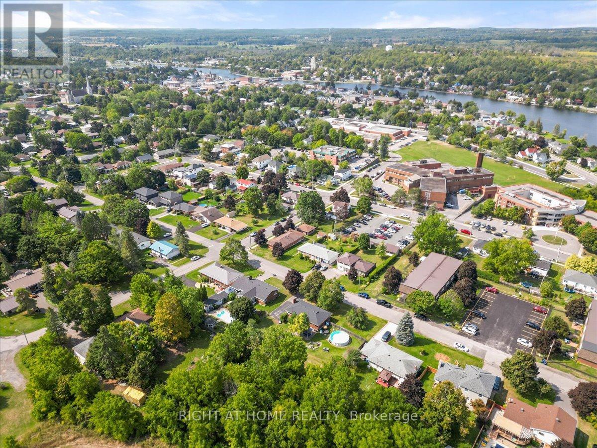 155 Cromwell Street, Trent Hills (Campbellford), Ontario  K0L 1L0 - Photo 48 - X12390826