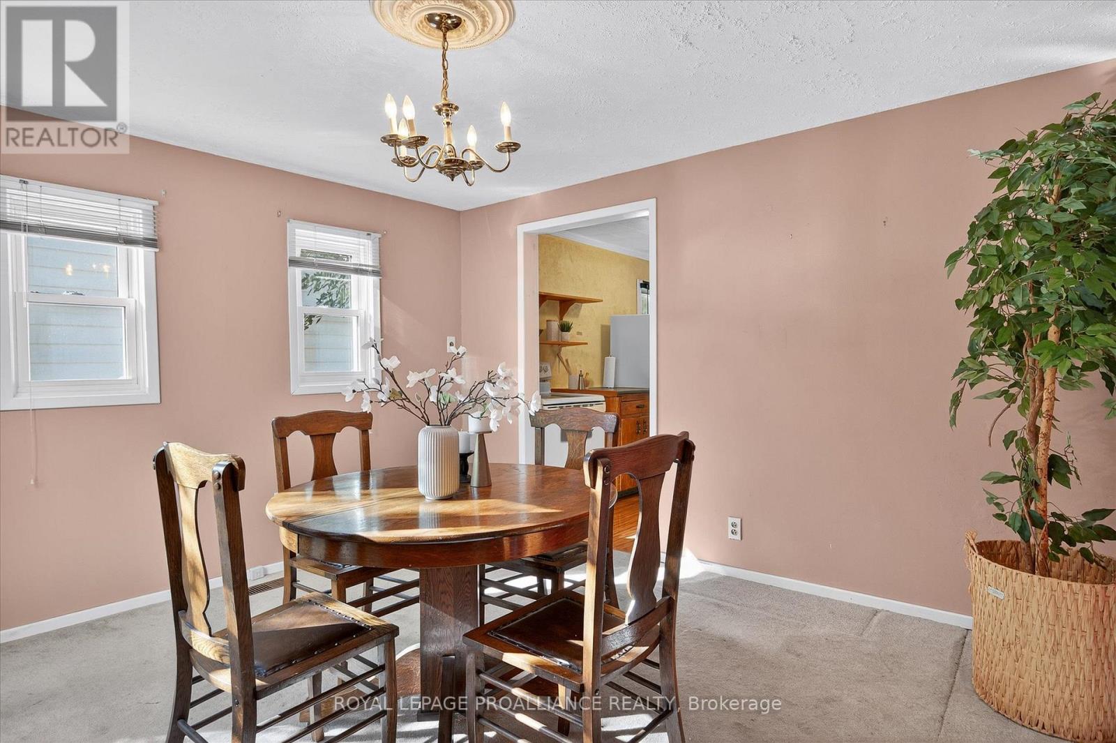 664 Gilchrist Street, Peterborough (Northcrest Ward 5), Ontario  K9H 4P3 - Photo 14 - X12391180