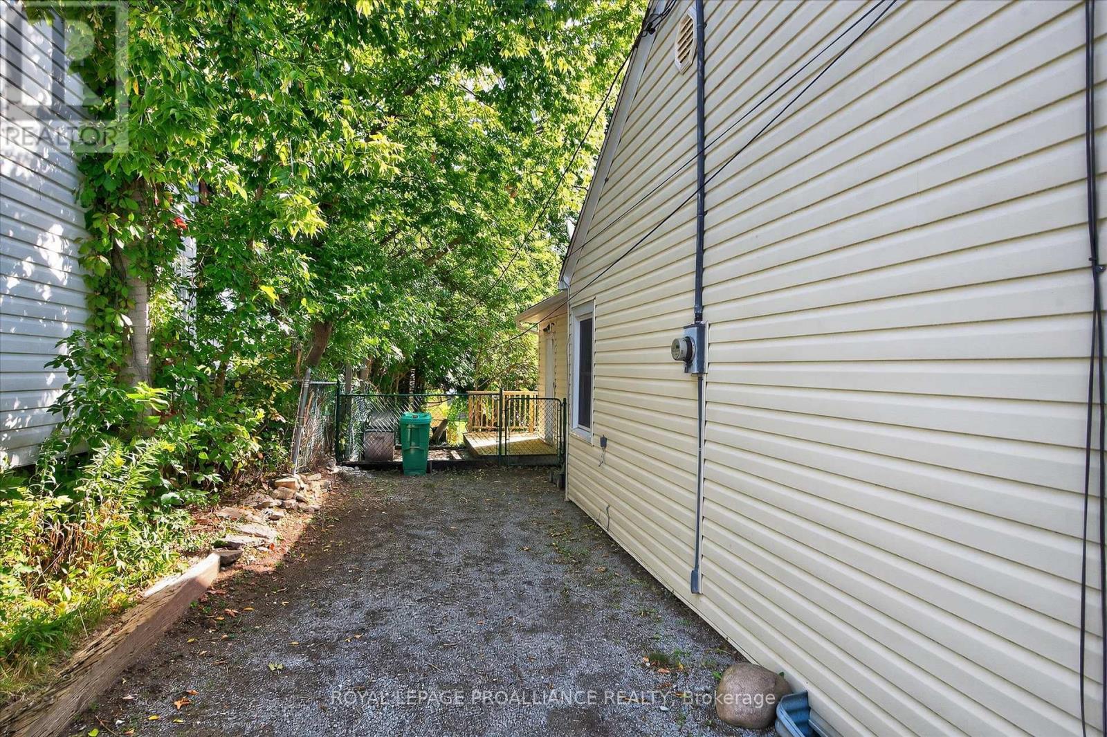 664 Gilchrist Street, Peterborough (Northcrest Ward 5), Ontario  K9H 4P3 - Photo 37 - X12391180