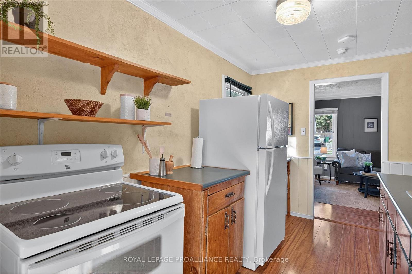 664 Gilchrist Street, Peterborough (Northcrest Ward 5), Ontario  K9H 4P3 - Photo 9 - X12391180