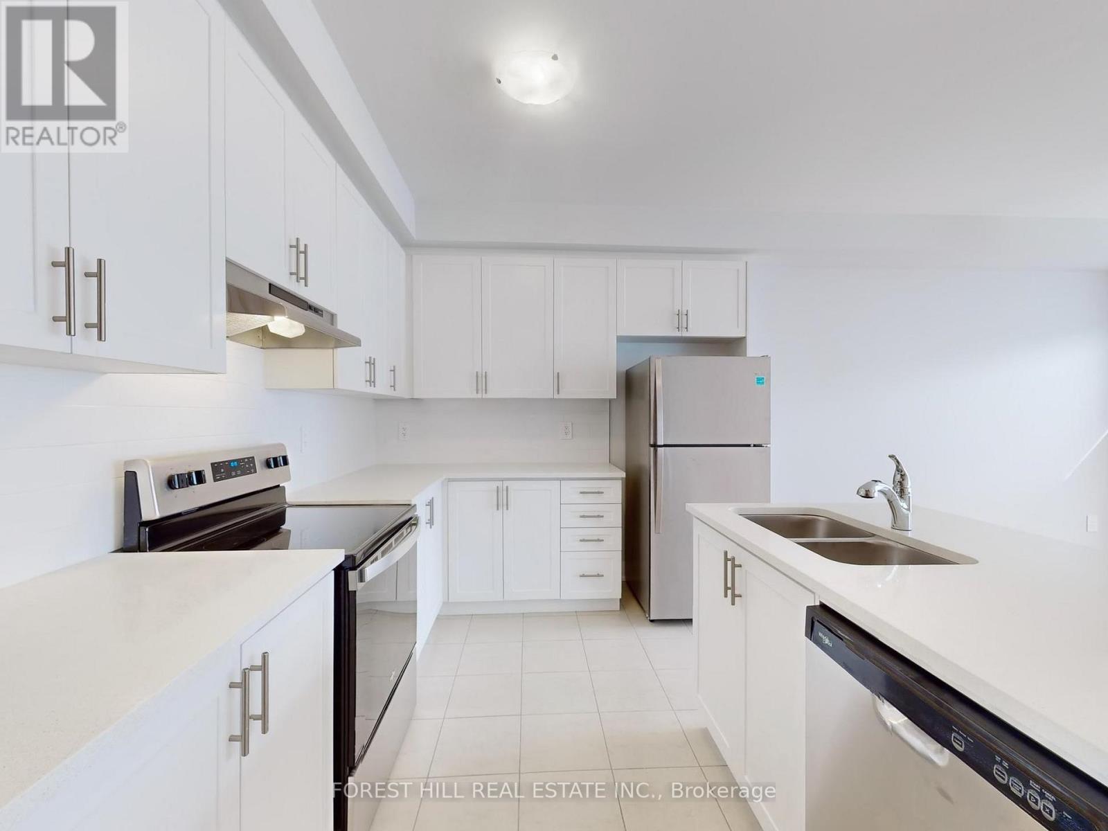 111 Corley Street, Kawartha Lakes (Lindsay), Ontario  K9V 6C2 - Photo 5 - X12391292