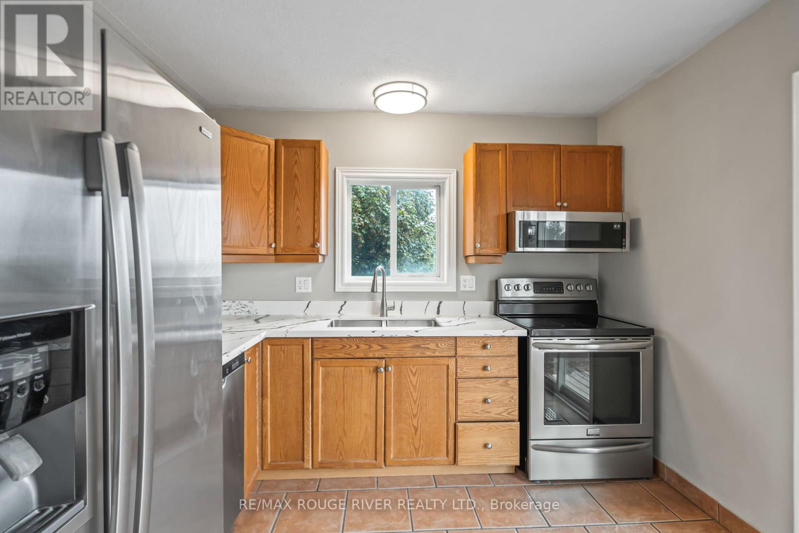 136 Haden Avenue, Peterborough North (North), Ontario  K9H 7P6 - Photo 10 - X12391640