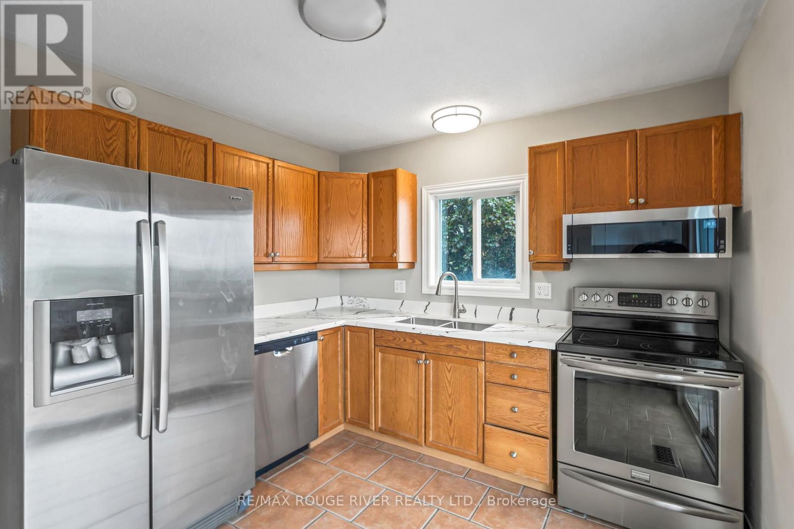 136 Haden Avenue, Peterborough North (North), Ontario  K9H 7P6 - Photo 11 - X12391640