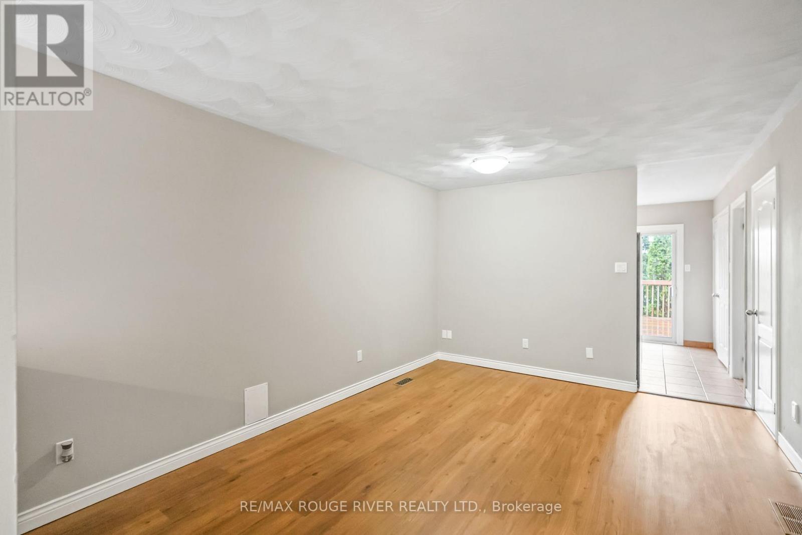 136 Haden Avenue, Peterborough North (North), Ontario  K9H 7P6 - Photo 5 - X12391640