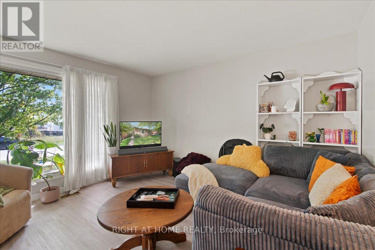 136 Langton Street, Peterborough (Northcrest Ward 5), Ontario  K9H 6K2 - Photo 11 - X12391664
