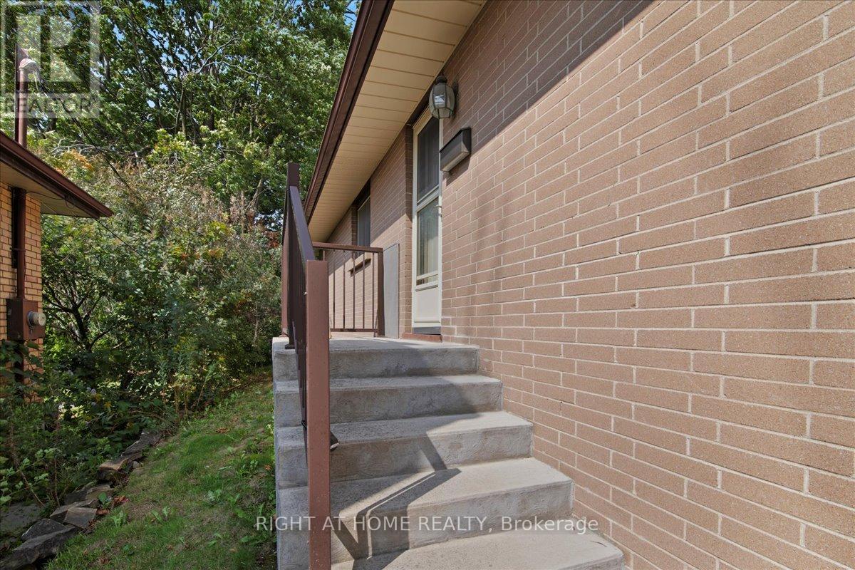 136 Langton Street, Peterborough (Northcrest Ward 5), Ontario  K9H 6K2 - Photo 2 - X12391664