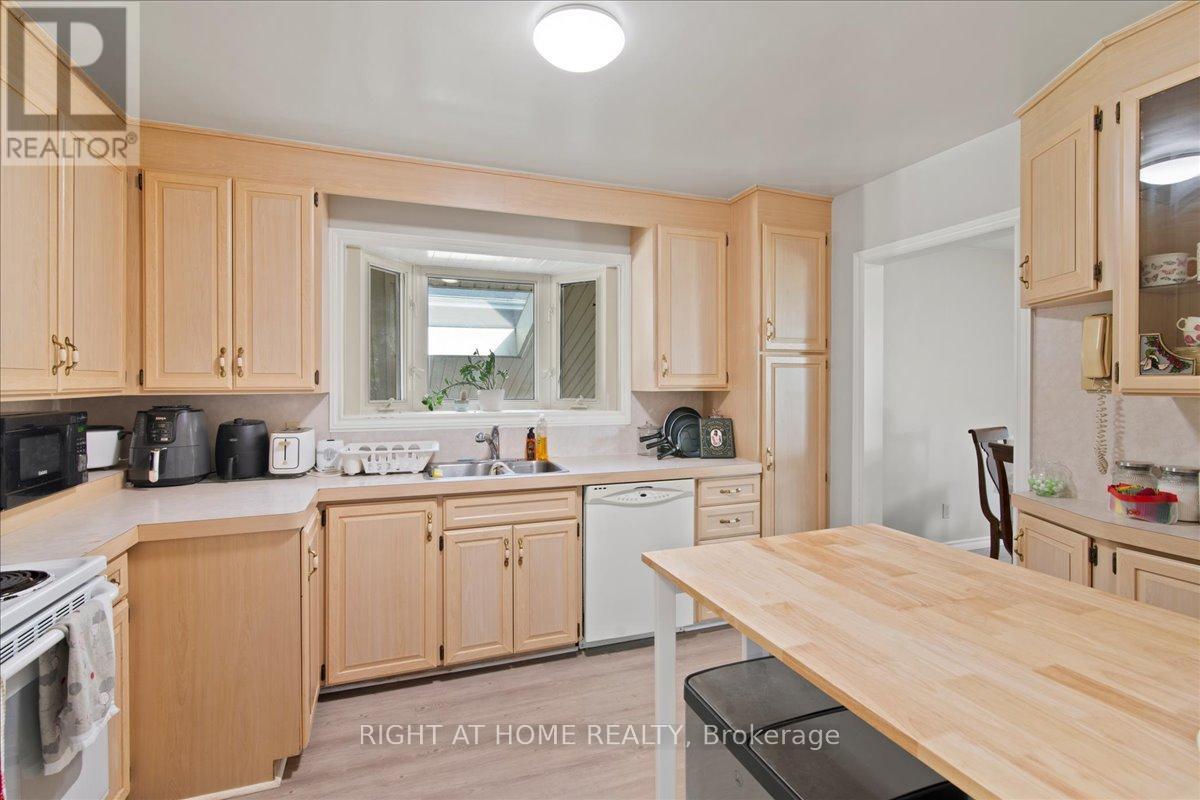 136 Langton Street, Peterborough (Northcrest Ward 5), Ontario  K9H 6K2 - Photo 4 - X12391664
