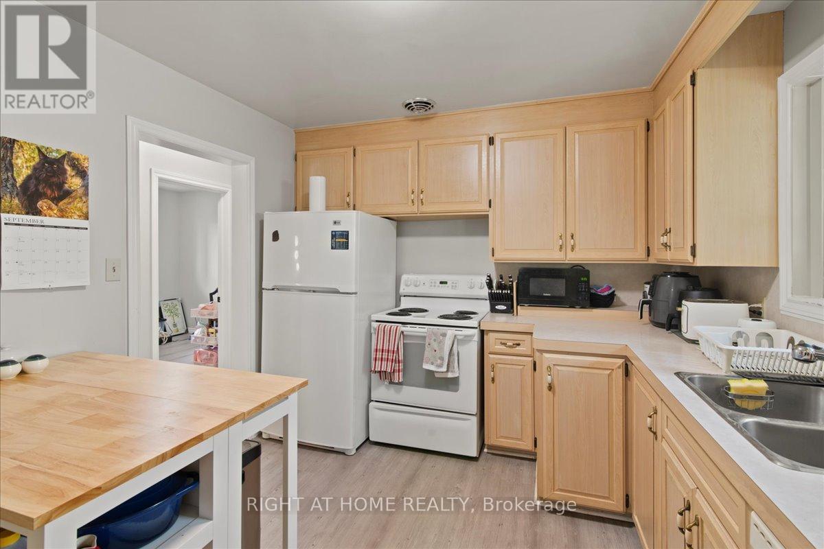 136 Langton Street, Peterborough (Northcrest Ward 5), Ontario  K9H 6K2 - Photo 6 - X12391664