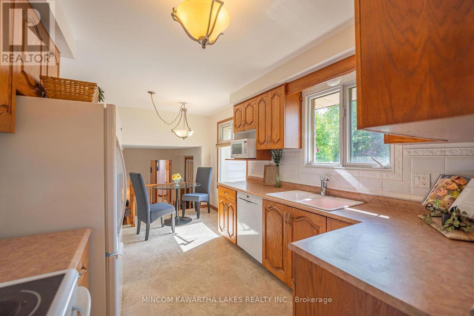 919 Sydenham Road, Peterborough (Ashburnham Ward 4), Ontario  K9J 1K5 - Photo 10 - X12391924