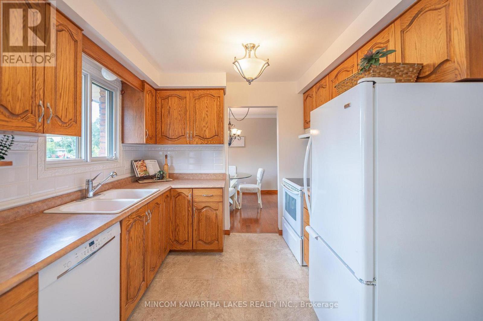919 Sydenham Road, Peterborough (Ashburnham Ward 4), Ontario  K9J 1K5 - Photo 13 - X12391924