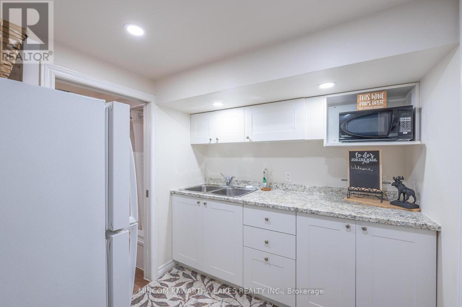 919 Sydenham Road, Peterborough (Ashburnham Ward 4), Ontario  K9J 1K5 - Photo 27 - X12391924